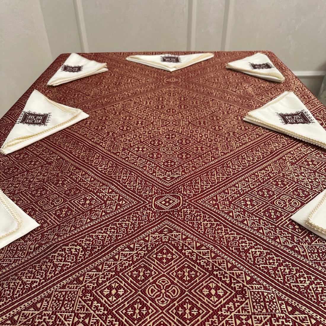 Tarz El Gherza Table Cover & 8 Napkins (250 x 140 cm) - Red